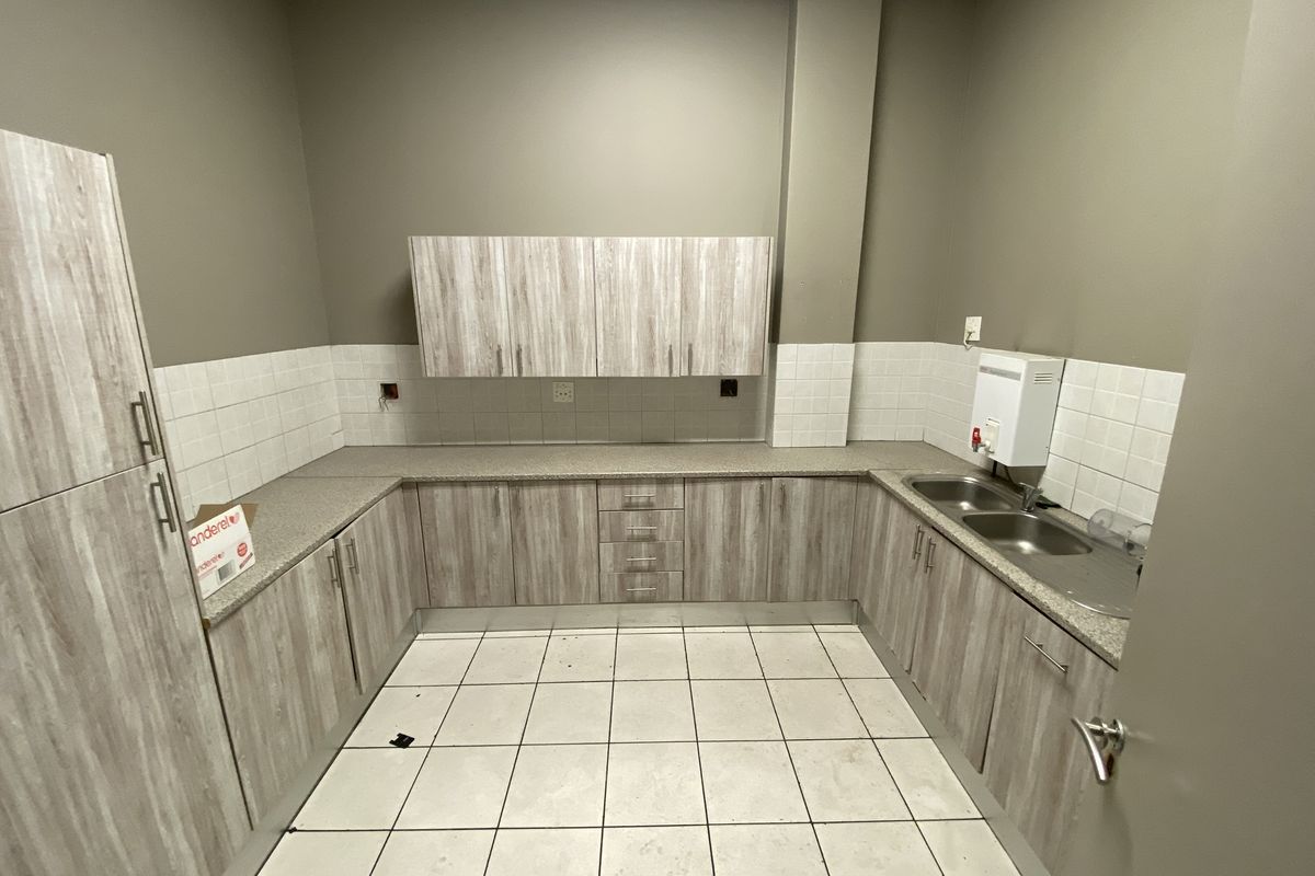 Ground Floor Suite to Let in Prime Fourways Location - Photo 4