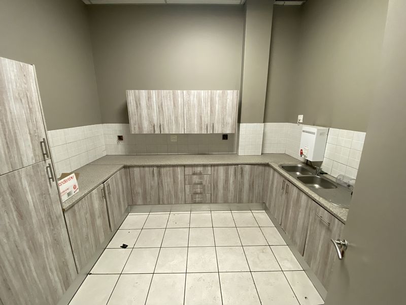 Ground Floor Suite to Let in Prime Fourways Location - Photo 4