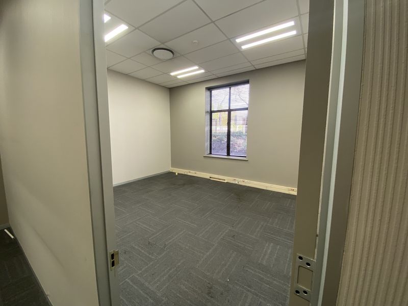 531m2 Ground Floor Suite to Let in Fourways - Photo 9