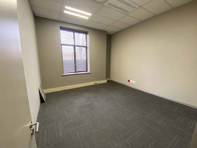 531m2 Ground Floor Suite to Let in Fourways - Photo 3