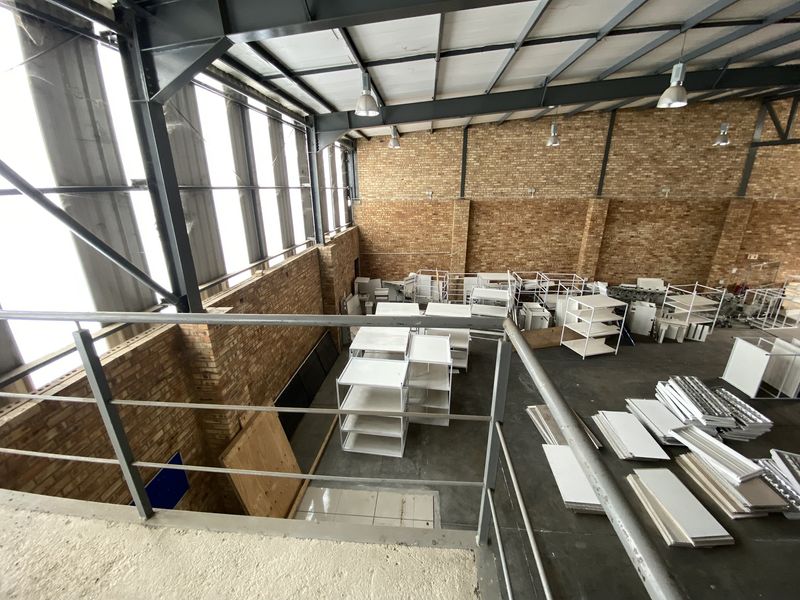 866m2 Industrial Retail Unit To Let in North Riding - Photo 6