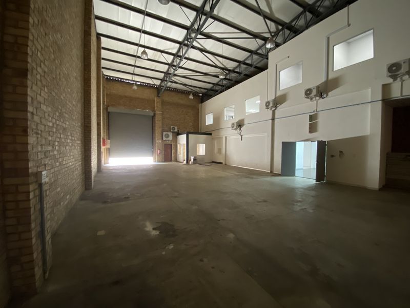 Warehouse with Showroom and Office Space for Sale in North Riding - Photo 9
