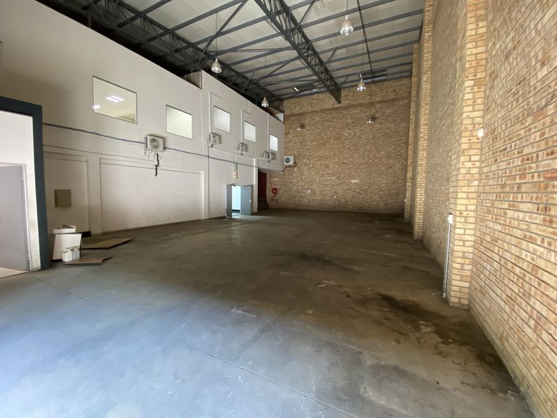Warehouse with Showroom and Office Space for Sale in North Riding - Photo 7