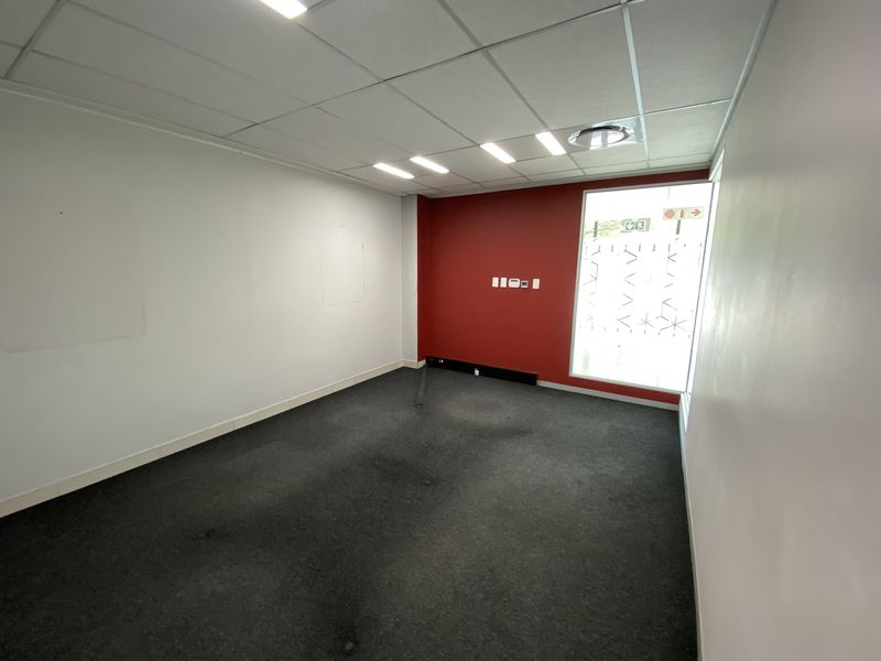 Warehouse with Showroom and Office Space for Sale in North Riding - Photo 5