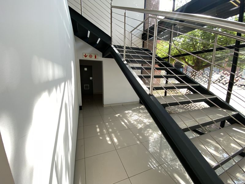 883m2 Warehouse with Offices & Showroom in  Deco Park, North Riding - Photo 9