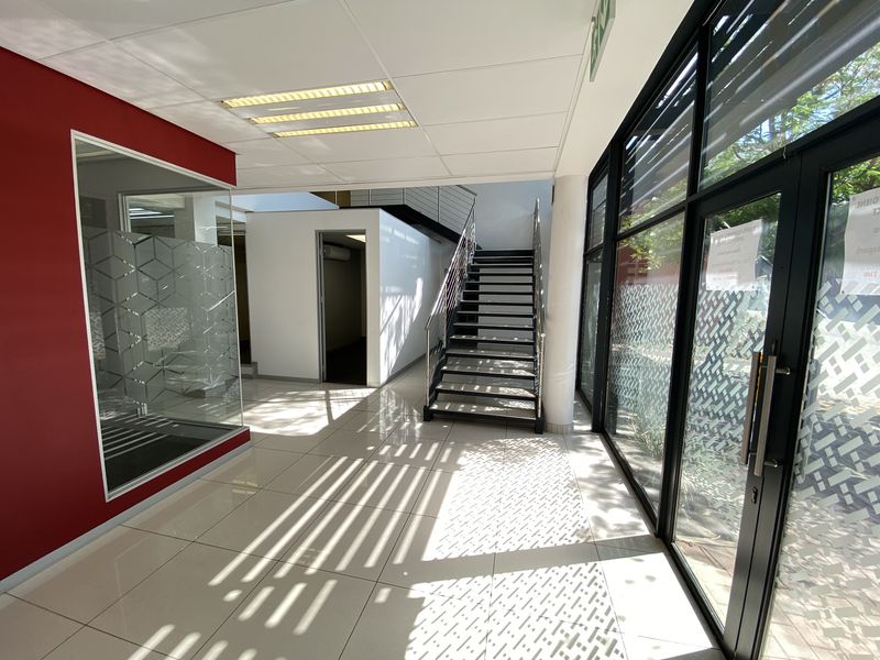 883m2 Warehouse with Offices & Showroom in  Deco Park, North Riding - Photo 7