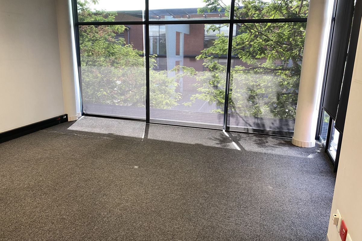 883m2 Warehouse with Offices & Showroom in  Deco Park, North Riding - Photo 3