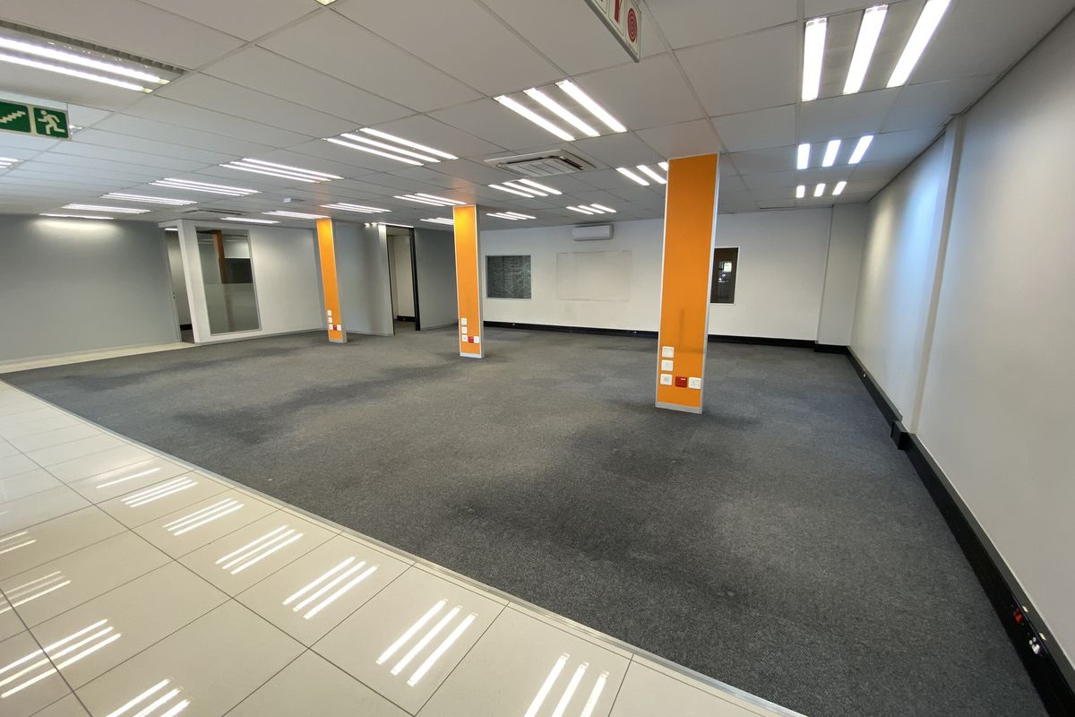 883m2 Warehouse with Offices & Showroom in  Deco Park, North Riding - Photo 2