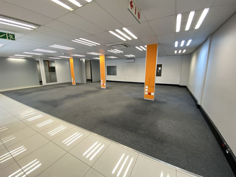 883m2 Warehouse with Offices & Showroom in  Deco Park, North Riding - Photo 2