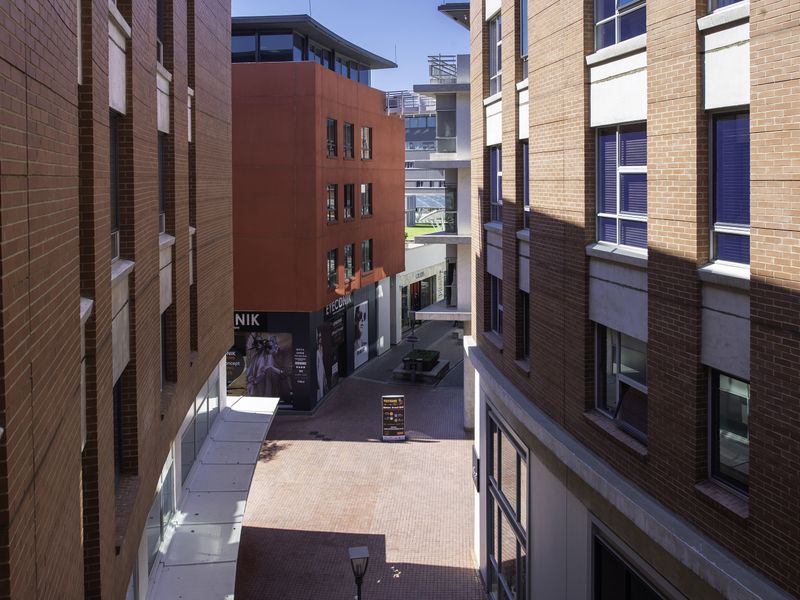 Modern Office to Let at Melrose Arch – Prime Location Near the Piazza - Photo 2