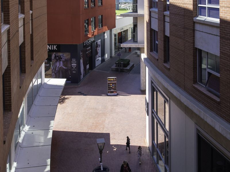 Modern Office to Let at Melrose Arch – Prime Location Near the Piazza - Photo 7