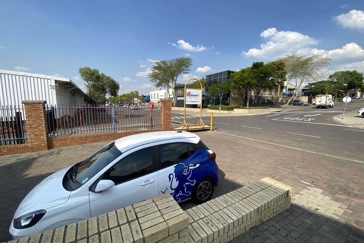 624m2 Warehouse, Office & Showroom For Sale in North Riding - Photo 4