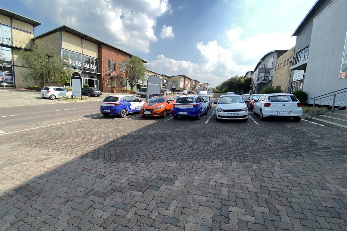 624m2 Warehouse, Office & Showroom For Sale in North Riding - Photo 3