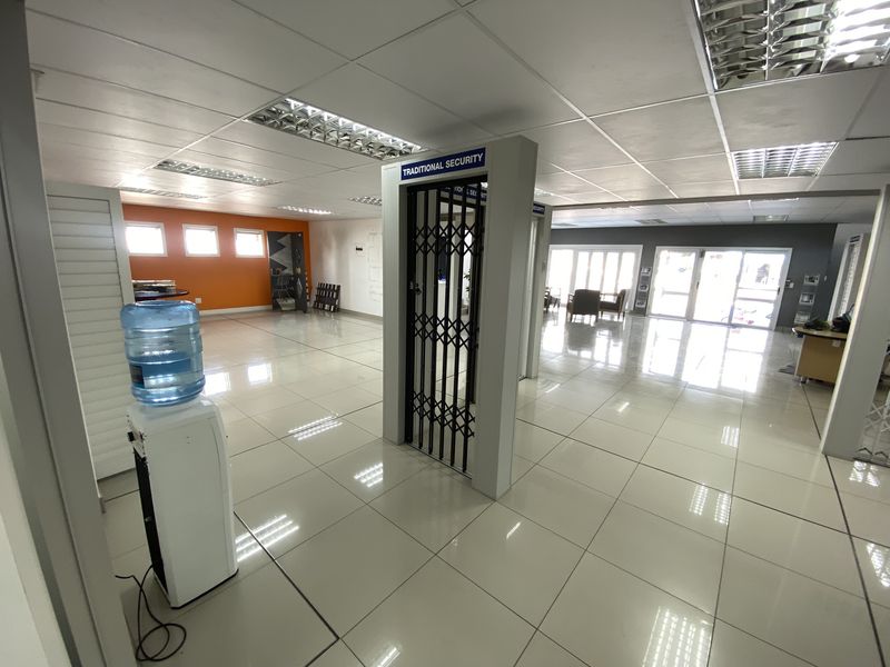 624m2 Warehouse with showroom and Offices to Let in North riding - Photo 10