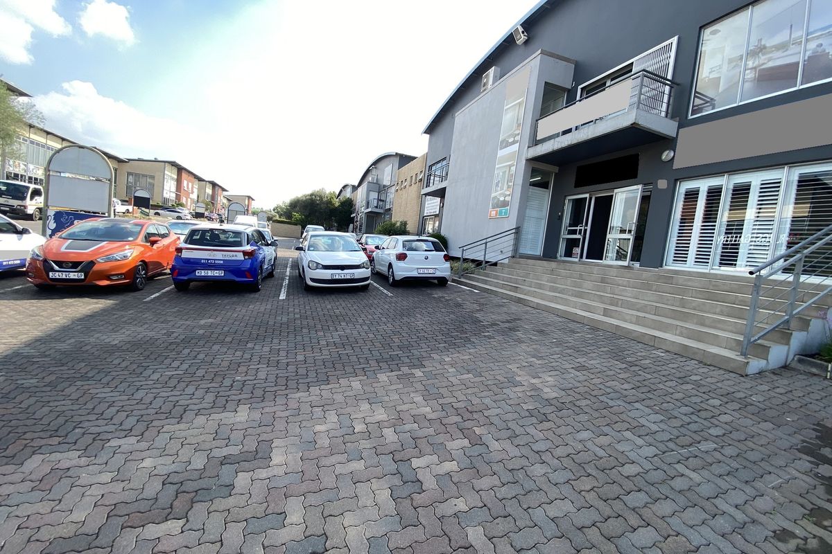 624m2 Warehouse with showroom and Offices to Let in North riding - Photo 2