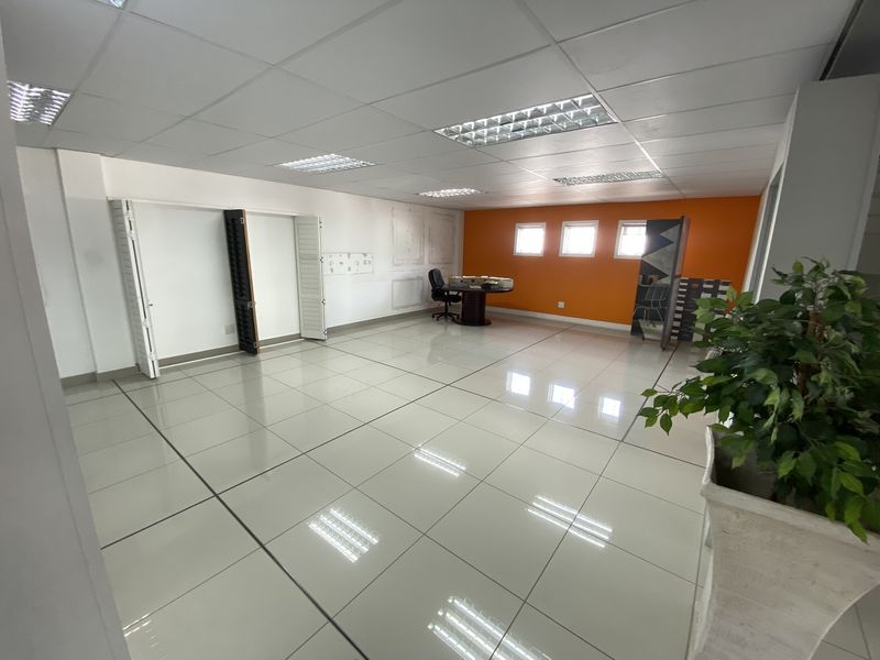 624m2 Warehouse with showroom and Offices to Let in North riding - Photo 7