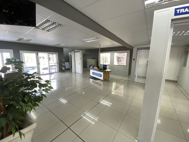 624m2 Warehouse with showroom and Offices to Let in North riding - Photo 6