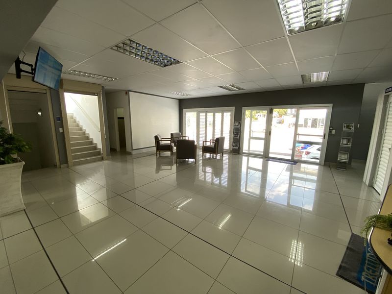 624m2 Warehouse with showroom and Offices to Let in North riding - Photo 5