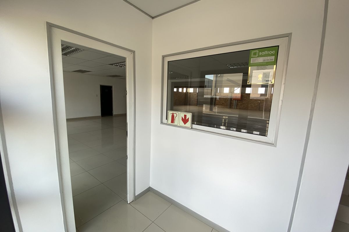 589m2 EWarehouse to Let in Kya Sand - Photo 3