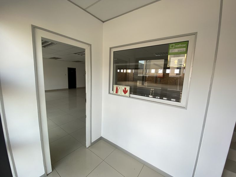 589m2 EWarehouse to Let in Kya Sand - Photo 3