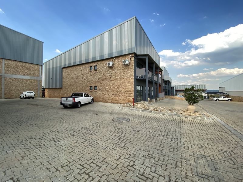 589m2 EWarehouse to Let in Kya Sand - Photo 2
