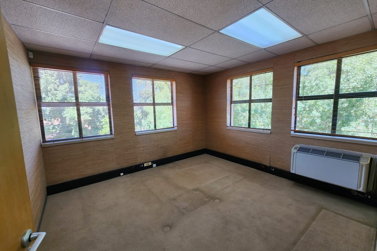 Fully Fitted Office To Let in Dunkeld – Prime Location Near Hyde Park - Photo 5