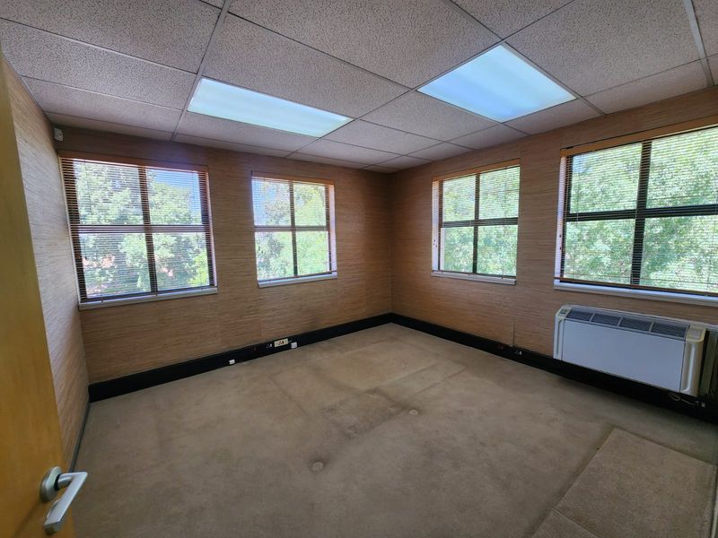Fully Fitted Office To Let in Dunkeld – Prime Location Near Hyde Park - Photo 5