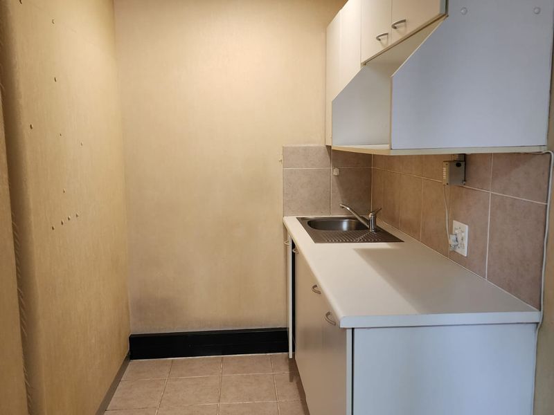 Fully Fitted Office To Let in Dunkeld – Prime Location Near Hyde Park - Photo 10
