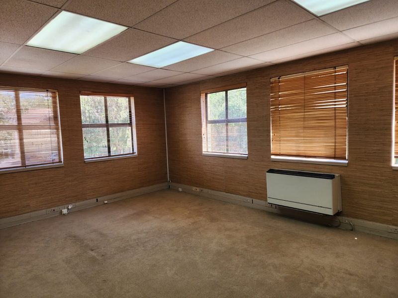 Fully Fitted Office To Let in Dunkeld – Prime Location Near Hyde Park - Photo 8