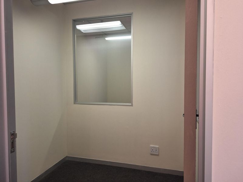 MODERN OFFICE BUILDING IN MORNINGSIDE - 106sqm - Photo 8