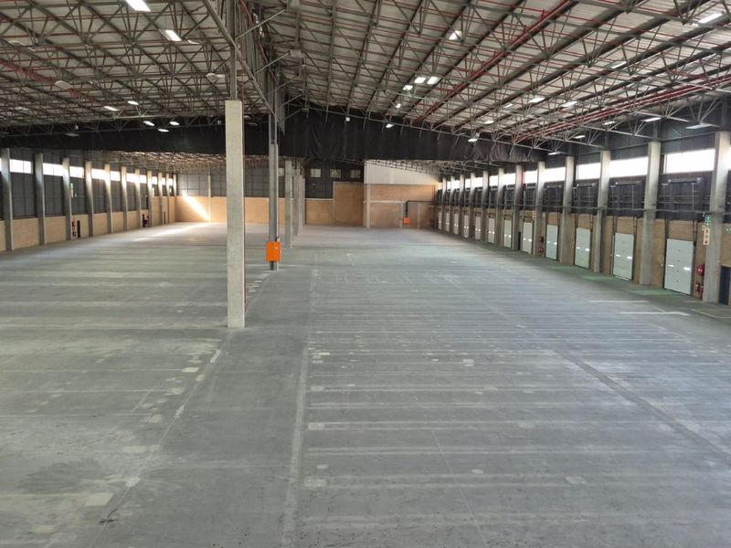 7 738sqm Warehouse in business park to rent, Louwlardia, Centurion - Photo 1