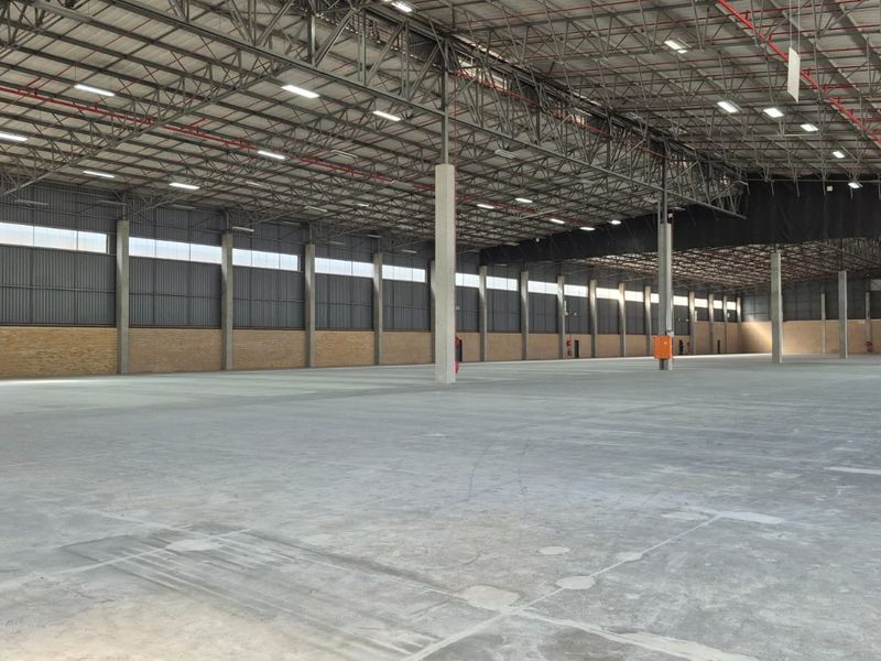 7 738sqm Warehouse in business park to rent, Louwlardia, Centurion - Photo 8