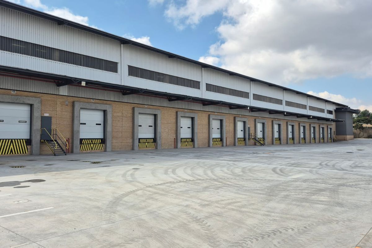 7 738sqm Warehouse in business park to rent, Louwlardia, Centurion - Photo 3