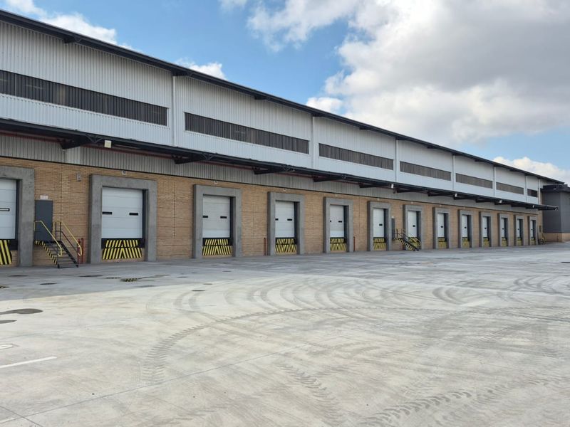 7 738sqm Warehouse in business park to rent, Louwlardia, Centurion - Photo 3