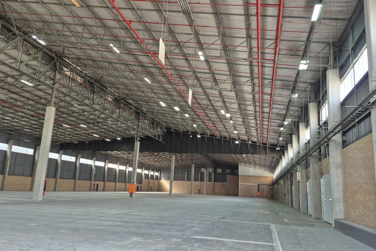 7 738sqm Warehouse in business park to rent, Louwlardia, Centurion - Photo 2