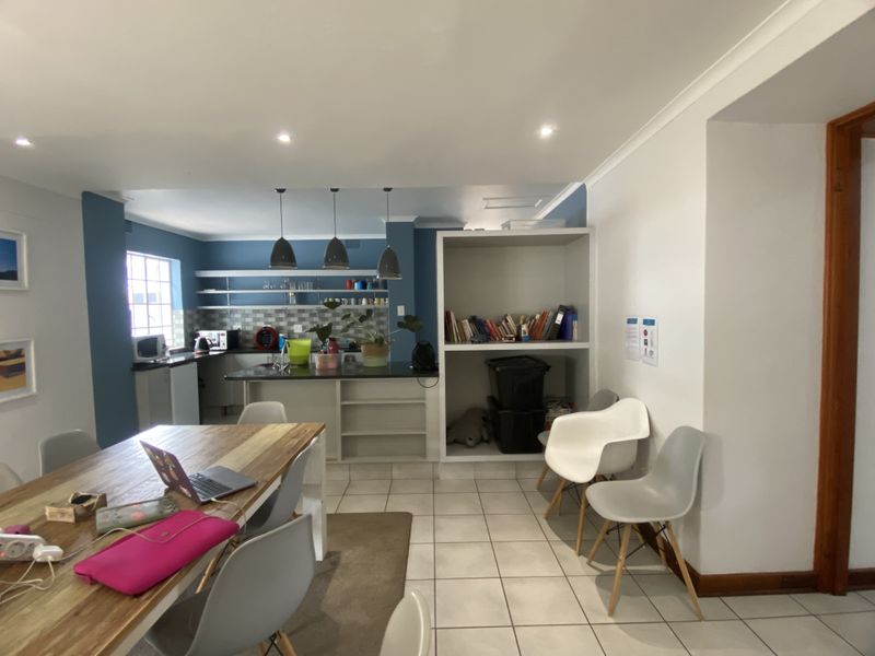 Modern air-conditioned Offices to Let - Photo 9