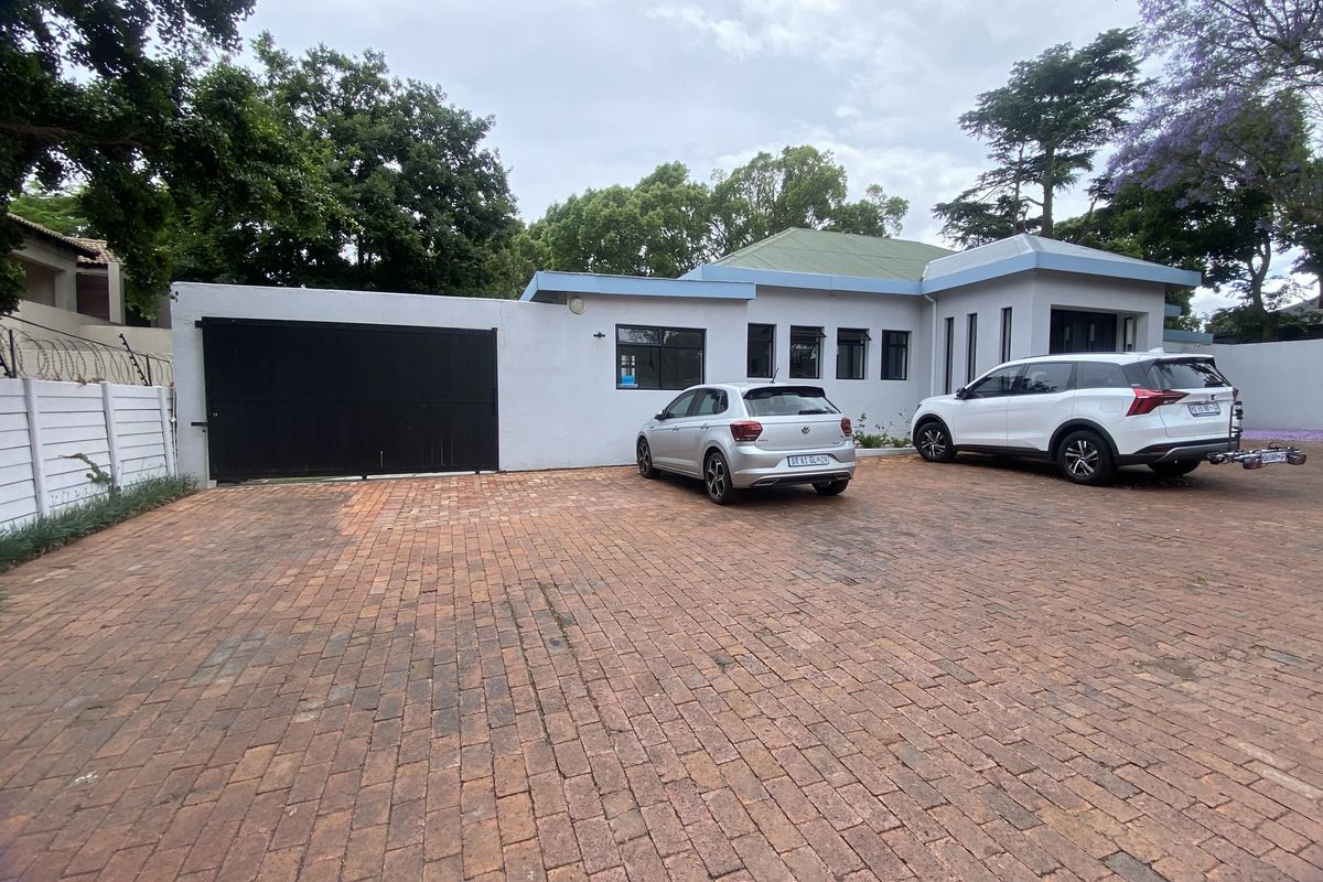 Modern air-conditioned Offices to Let - Photo 3