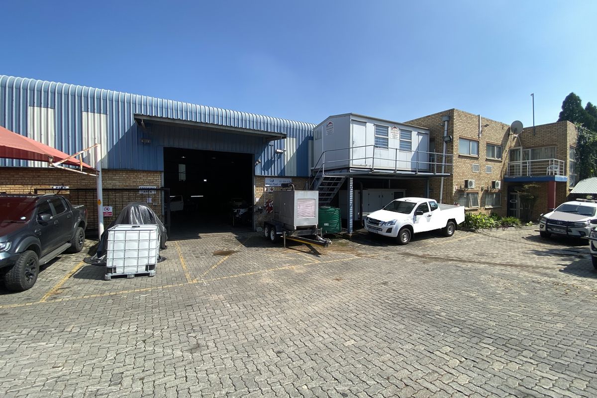 2728m2 Standalone Warehouse to Let in North riding - Photo 3