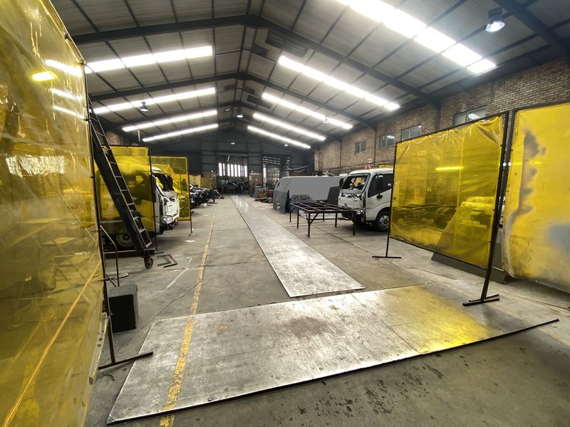 2728m2 Standalone Warehouse to Let in North riding - Photo 10