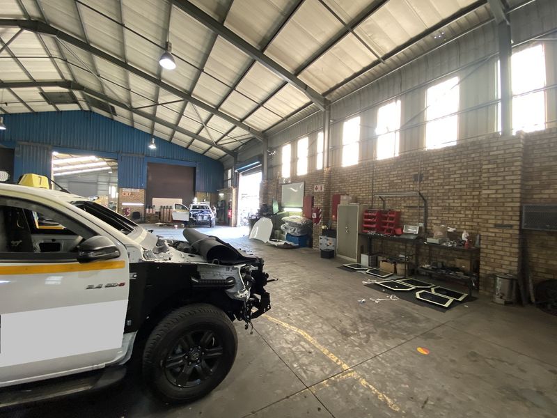 2728m2 Standalone Warehouse to Let in North riding - Photo 9