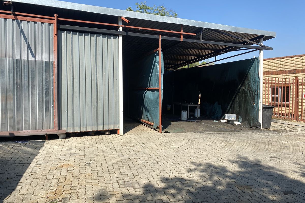2728m2 Standalone Warehouse to Let in North riding - Photo 5