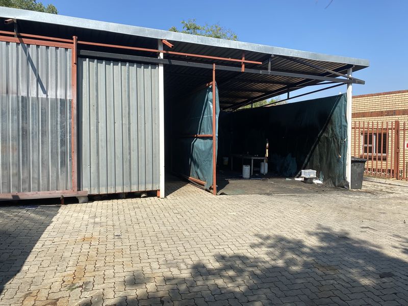 2728m2 Standalone Warehouse to Let in North riding - Photo 5