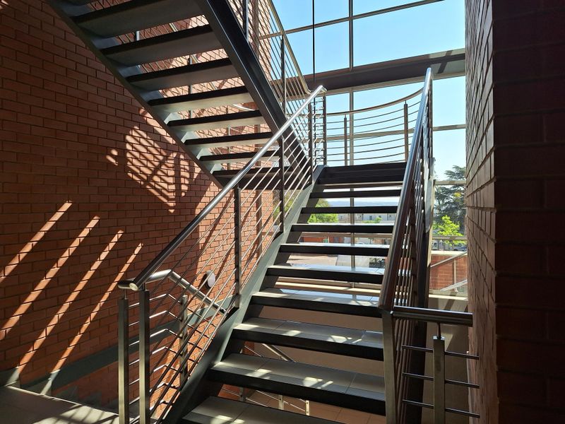 OFF GRID TRENDY OFFICES TO LET IN BRYANSTON - Photo 10