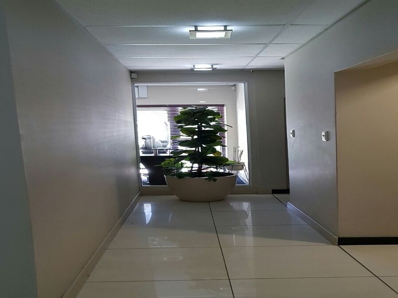 MODERN A+ GRADE GROUND FLOOR OFFICE IN SECURE PARK - Photo 9