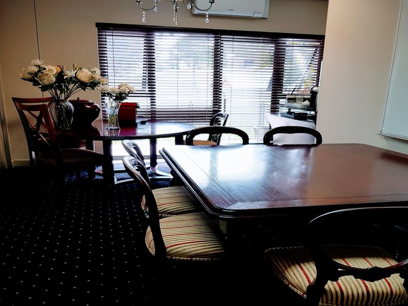 MODERN A+ GRADE GROUND FLOOR OFFICE IN SECURE PARK - Photo 6