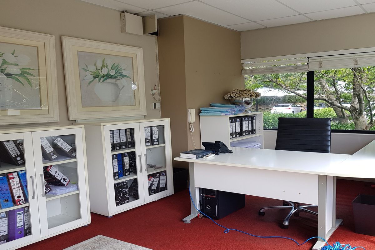 MODERN A+ GRADE GROUND FLOOR OFFICE IN SECURE PARK - Photo 5