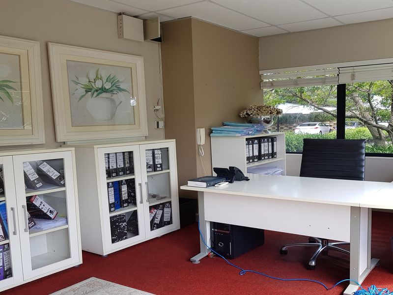 MODERN A+ GRADE GROUND FLOOR OFFICE IN SECURE PARK - Photo 5