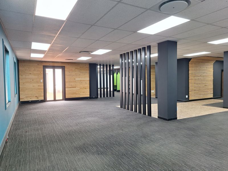 FULLY FITTED OFFICES TO LET IN SANDOWN - Photo 4