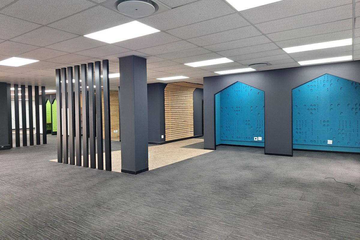 FULLY FITTED OFFICES TO LET IN SANDOWN - Photo 3