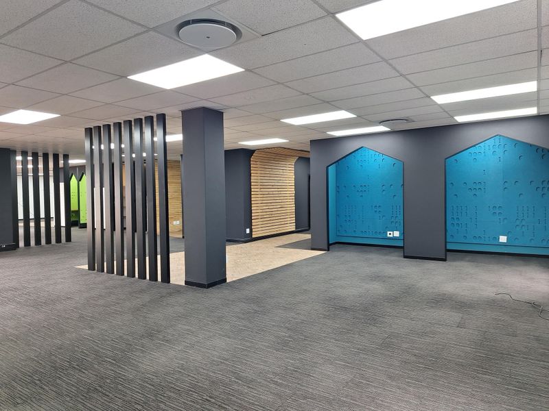 FULLY FITTED OFFICES TO LET IN SANDOWN - Photo 3